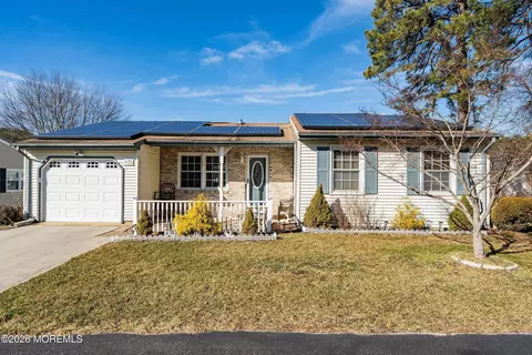 56 S Chestnut Ave, Whiting, NJ 08759