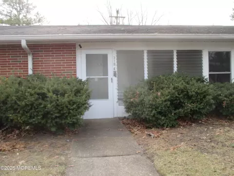 318 Coventry Ct, Lakewood, NJ 08701