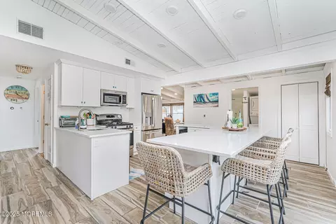 14 Albatross Pt, Bayville, NJ 08721
