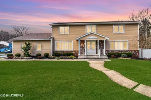 1 Ciafardini Ct, Marlboro, NJ 07746