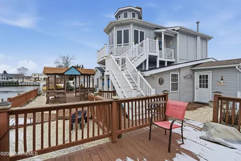 43 Lawrence Dr, Beach Haven West, NJ 08050