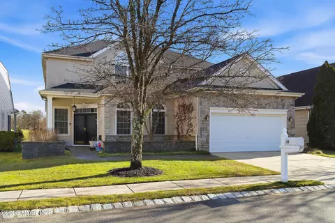 50 Spyglass Dr, Jackson, NJ 08527