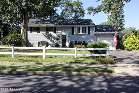 43 Darien Rd, Howell, NJ 07731