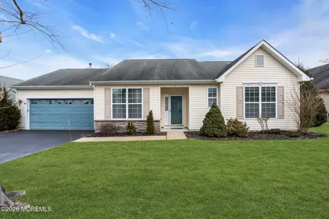 1 Tara Ct, Manchester, NJ 08759