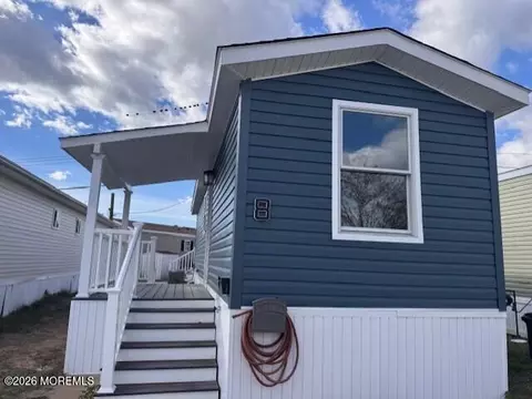 8 Avenue A, Keansburg, NJ 07734