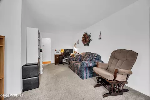 Living - 407 Clinton Ave, Middlesex, NJ 08846 photo 4 of 4