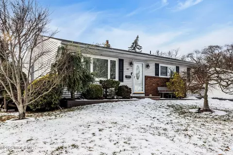 Exterior - 407 Clinton Ave, Middlesex, NJ 08846 photo 5 of 7