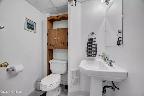 Bath - 407 Clinton Ave, Middlesex, NJ 08846 photo 2 of 2