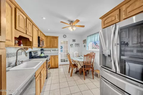 Kitchen - 407 Clinton Ave, Middlesex, NJ 08846 photo 1 of 3