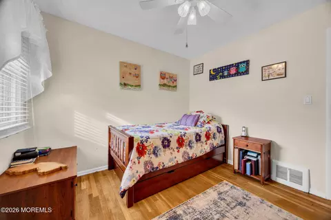 Bedroom - 407 Clinton Ave, Middlesex, NJ 08846 photo 5 of 5
