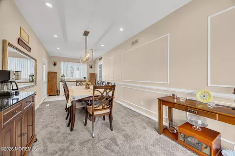Dining - 407 Clinton Ave, Middlesex, NJ 08846 photo 4 of 5