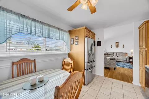 Dining - 407 Clinton Ave, Middlesex, NJ 08846 photo 1 of 5