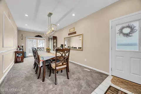 Dining - 407 Clinton Ave, Middlesex, NJ 08846 photo 3 of 5