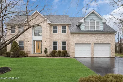 207 Superior Ct, Toms River, NJ 08755