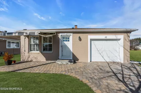 12 Nelson Ct, Toms River, NJ 08757