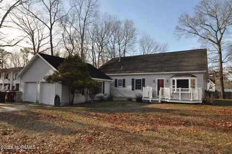 336 Arlington Ave N, Bayville, NJ 08721