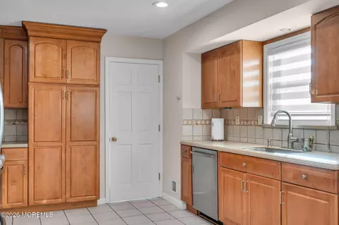 Kitchen - 3 Bruce Ter, Jackson, NJ 08527 photo 3 of 6
