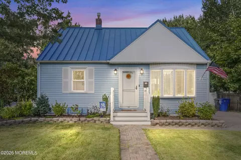 124 Pine St, Toms River, NJ 08753