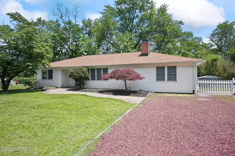 2025 Lesser Pkwy, Oakhurst, NJ 07755