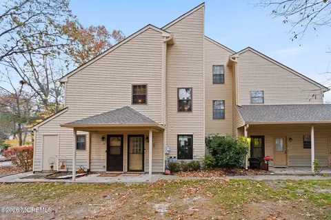 208 Owls Nest Ct, Jackson, NJ 08527