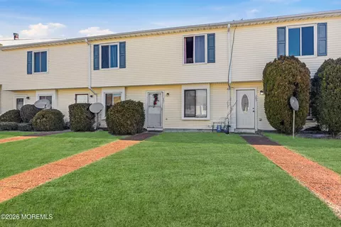 201 Sawmill Rd, Brick, NJ 08724