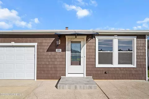 19 Port Royal Dr, Toms River, NJ 08757
