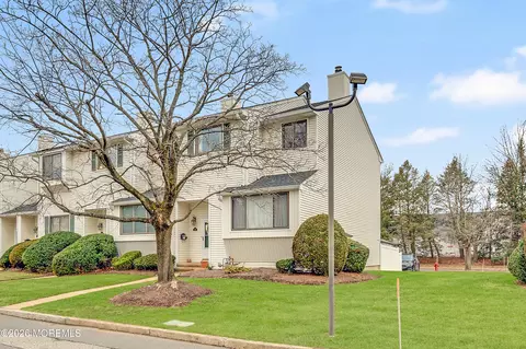 181 Clubhouse Dr, Middletown, NJ 07748