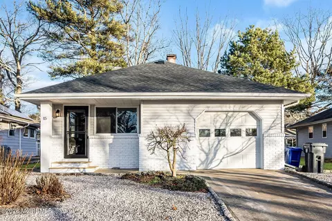 15 Mount Logan Ln, Toms River, NJ 08753