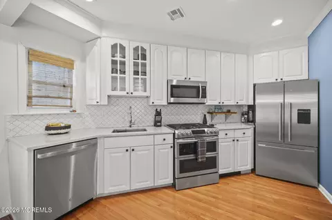 88 Tower Hill Dr, Red Bank, NJ 07701