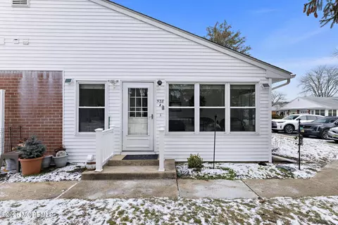 528 Lilac Ln #A, Whiting, NJ 08759