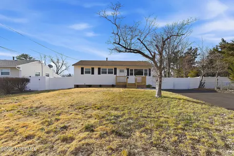 23 Bucknell Dr, Toms River, NJ 08757