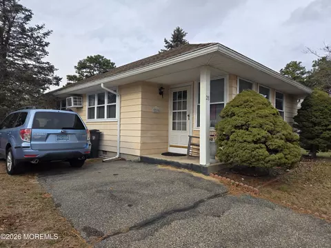 28 Monte Carlo Dr, Toms River, NJ 08753