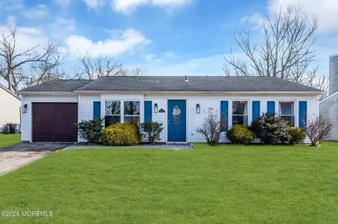 18 Mizzen Dr, Barnegat, NJ 08005