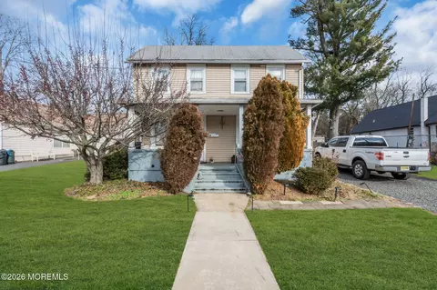15 Avenue A Ave, Freehold, NJ 07728