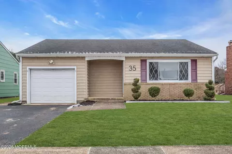 35 Westbrook Dr, Toms River, NJ 08757