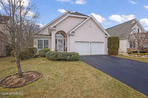 7 Salter Ct, Manalapan, NJ 07726