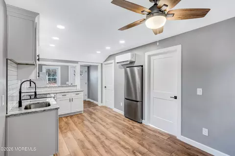 Entry Way - 32 Chestnut St, Waretown, NJ 08758 photo 4 of 5