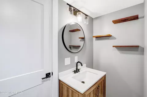 Bath - 32 Chestnut St, Waretown, NJ 08758 photo 5 of 5