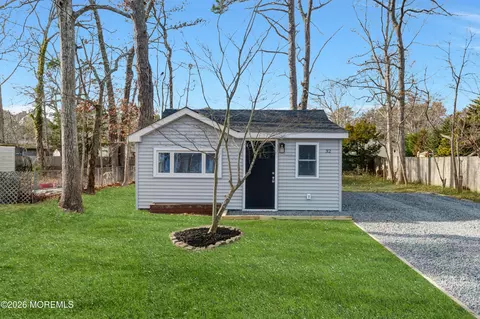 32 Chestnut St, Waretown, NJ 08758