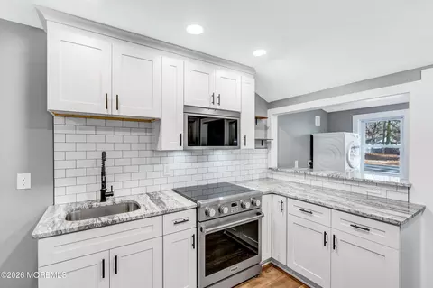Kitchen - 32 Chestnut St, Waretown, NJ 08758 photo 3 of 5