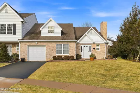 3 Lone Oak Way, Eatontown, NJ 07724