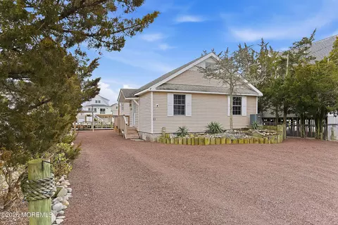 81 Dolphin Rd, Tuckerton, NJ 08087