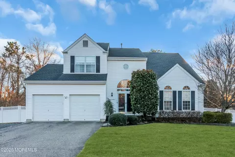 184 Lindsay Ln, Toms River, NJ 08755