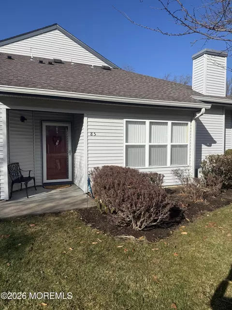 85 Sunnymede St, Englishtown, NJ 07726