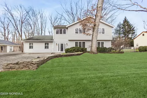 31 Chelsea Rd, Jackson, NJ 08527