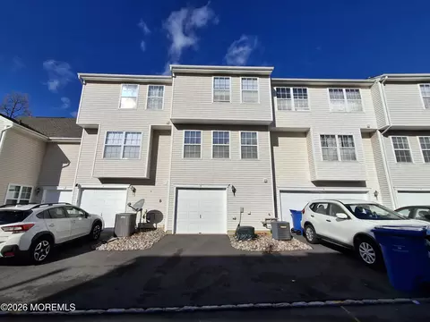 16 Puchala Dr, Parlin, NJ 08859