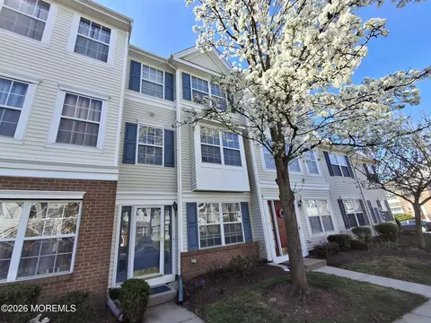 16 Puchala Dr, Parlin, NJ 08859