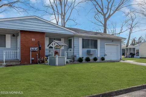 11 Idaho Dr # A, Whiting, NJ 08759