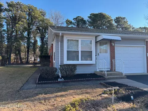 40 Hudson Pkwy #A, Whiting, NJ 08759