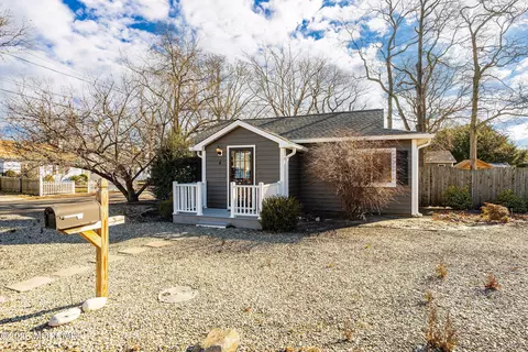 4 Mayfair Ct, Brick, NJ 08723